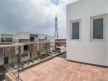 VENDO CASA PARQUE ESMERALDA