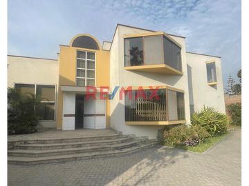 Se Vende Casa Amplia Y Linda En La Molina.
