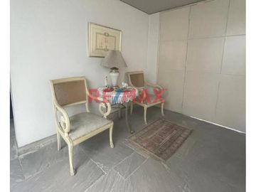 Se Vende Casa Amplia Y Linda En La Molina.