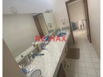 Se Vende Casa Amplia Y Linda En La Molina.