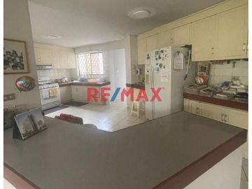 Se Vende Casa Amplia Y Linda En La Molina.
