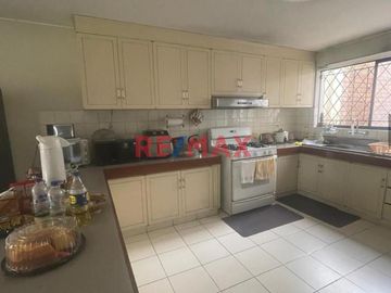 Se Vende Casa Amplia Y Linda En La Molina.