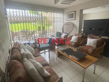 Se Vende Casa Amplia Y Linda En La Molina.