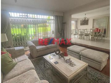 Se Vende Casa Amplia Y Linda En La Molina.