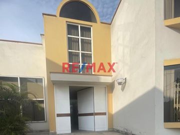 Se Vende Casa Amplia Y Linda En La Molina.
