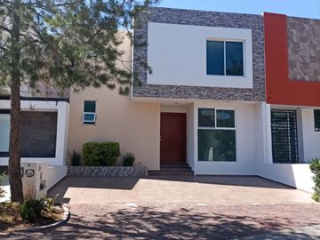CASA EN VENTA ZONA EL PINAR ALTOZANO $4,495,000
