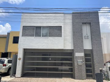Hermosa y cómoda casa en la zona Contry de Guadalupe.
