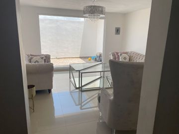 Hermosa y cómoda casa en la zona Contry de Guadalupe.