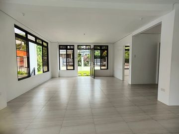 FAIRWAY VIEW HOUSE AND LOT IN ANTIPOLO