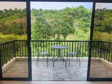 FAIRWAY VIEW HOUSE AND LOT IN ANTIPOLO