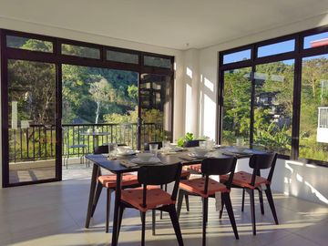 FAIRWAY VIEW HOUSE AND LOT IN ANTIPOLO