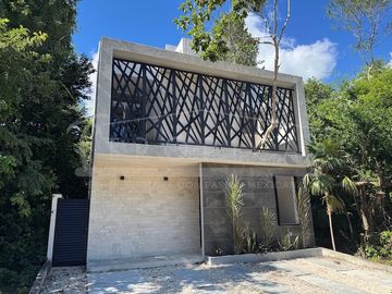 CASA SARA ¡Vive bajo el sol de Aldea Kaan en el corazón del paraíso!
