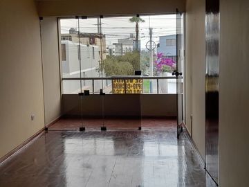 VENDO DEPARTAMENTO SEGUNDO PISO  101 MTS2 DOS DORMITORIOS Y COCHERA