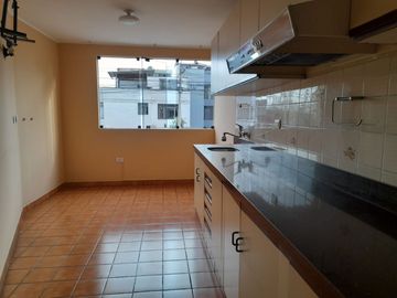 VENDO DEPARTAMENTO SEGUNDO PISO  101 MTS2 DOS DORMITORIOS Y COCHERA