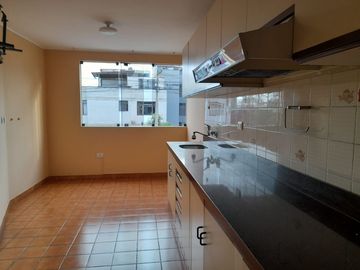 VENDO DEPARTAMENTO SEGUNDO PISO  101 MTS2 DOS DORMITORIOS Y COCHERA