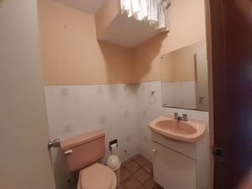VENDO DEPARTAMENTO SEGUNDO PISO  101 MTS2 DOS DORMITORIOS Y COCHERA