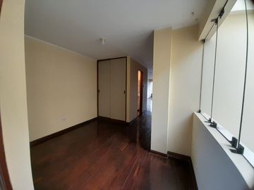 VENDO DEPARTAMENTO SEGUNDO PISO  101 MTS2 DOS DORMITORIOS Y COCHERA