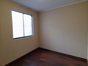 VENDO DEPARTAMENTO SEGUNDO PISO  101 MTS2 DOS DORMITORIOS Y COCHERA
