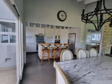 CASA EN RENTA EN EL CORAZON DE AVANDARO.