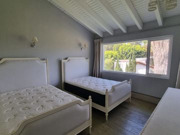 CASA EN RENTA EN EL CORAZON DE AVANDARO.