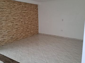 VENDO CASA REMODELADA PISO 1 EN BELEN MIRAVALLE