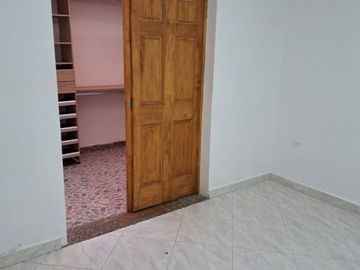 VENDO CASA REMODELADA PISO 1 EN BELEN MIRAVALLE