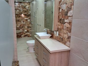 VENDO CASA REMODELADA PISO 1 EN BELEN MIRAVALLE