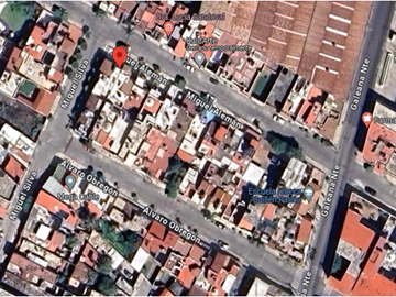 PRECIOSA Y AMPLIA CASA A SÓLO 10 MINUTOS DE LA CIUDAD, CON TODOS LOS SERVICIOS NECESARIOS CERCANOS.