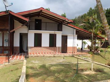 CASA CAMPESTRE EN EL CARMEN -  DAGUA