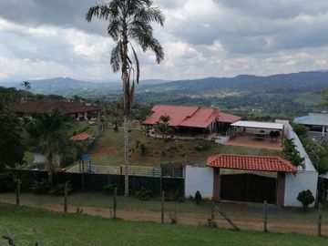 CASA CAMPESTRE EN EL CARMEN -  DAGUA