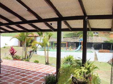 CASA CAMPESTRE EN EL CARMEN -  DAGUA