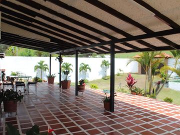 CASA CAMPESTRE EN EL CARMEN -  DAGUA