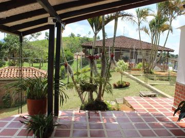 CASA CAMPESTRE EN EL CARMEN -  DAGUA