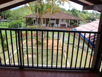 CASA CAMPESTRE EN EL CARMEN -  DAGUA