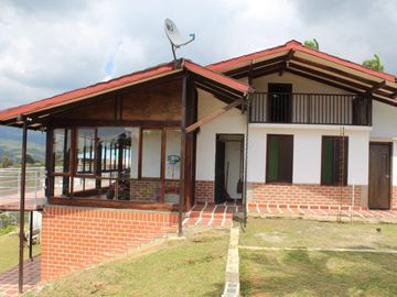 CASA CAMPESTRE EN EL CARMEN -  DAGUA