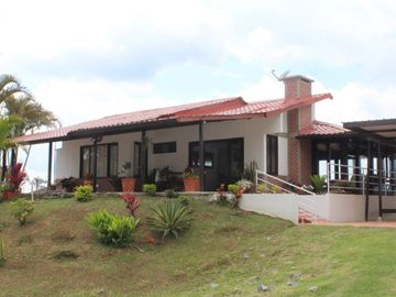 CASA CAMPESTRE EN EL CARMEN -  DAGUA