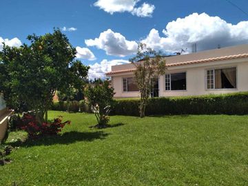 EN VENTA / CASA UNA PLANTA / VALLE DE LOS CHILLOS
