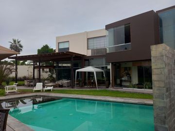 Venta de hermosa y exclusiva casa residencial en La Encanta de Villa. Chorrillos