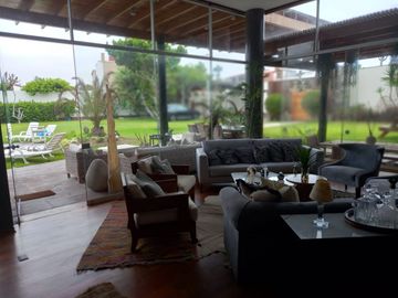 Venta de hermosa y exclusiva casa residencial en La Encanta de Villa. Chorrillos
