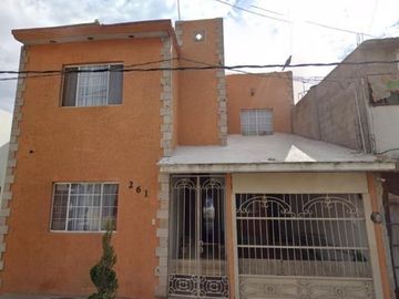 HERMOSA CASA UBICADA EN: Aquiles Serdán 261, Zona Centro, 35150 Lerdo, Dgo.