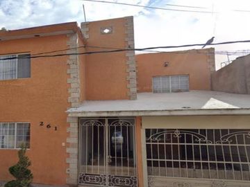 HERMOSA CASA UBICADA EN: Aquiles Serdán 261, Zona Centro, 35150 Lerdo, Dgo.
