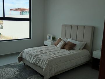 CASA EN VENTA EN VALLE IMPERIAL COTO 21