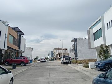CASA EN VENTA EN VALLE IMPERIAL COTO 21