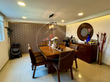 Casa Remodelada con Seguridad en Venta – Las Alamedas, 4 Recámaras y Jardín – ¡Oportunidad Única!