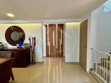Casa Remodelada con Seguridad en Venta – Las Alamedas, 4 Recámaras y Jardín – ¡Oportunidad Única!