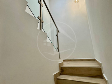 Casa Remodelada con Seguridad en Venta – Las Alamedas, 4 Recámaras y Jardín – ¡Oportunidad Única!