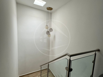 Casa Remodelada con Seguridad en Venta – Las Alamedas, 4 Recámaras y Jardín – ¡Oportunidad Única!