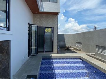 Rumah Baru Hook Minimalis Ada Kolam Renang di Juanda Sidoarjo