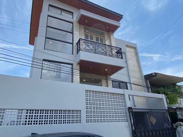 Rumah Baru Hook Minimalis Ada Kolam Renang di Juanda Sidoarjo