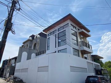 Rumah Baru Hook Minimalis Ada Kolam Renang di Juanda Sidoarjo